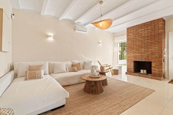 Villa moderne près de la plage de Calypso