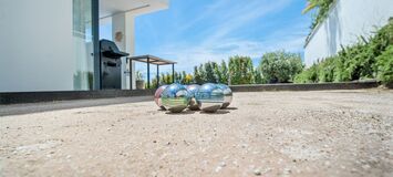 Современная вилла в Эстепоне с пейзажным бассейном