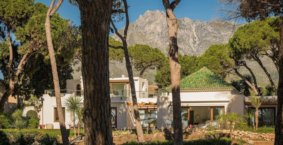 Beachfront Villa on Marbella's Golden Mile