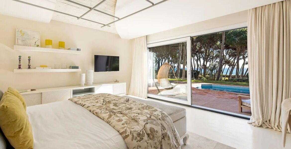 Beachfront Villa on Marbella's Golden Mile