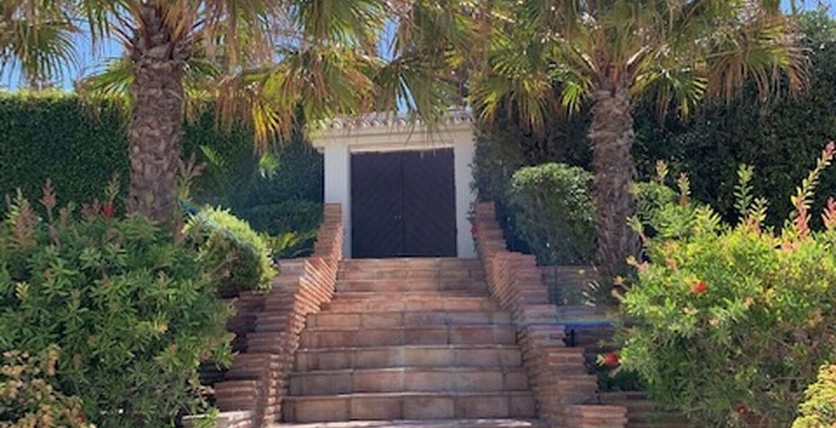 Вилла в El Paraíso Estepona с потрясающим видом