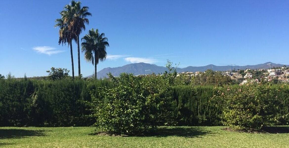 Вилла в El Paraíso Estepona с потрясающим видом