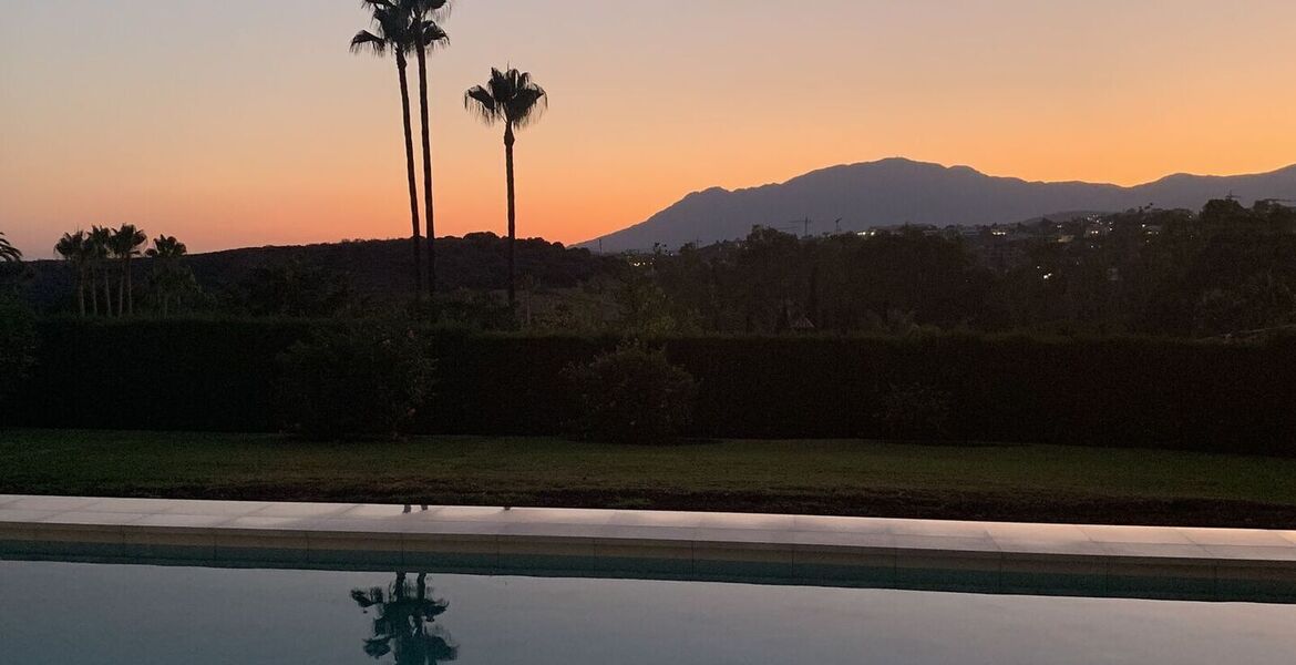 Вилла в El Paraíso Estepona с потрясающим видом