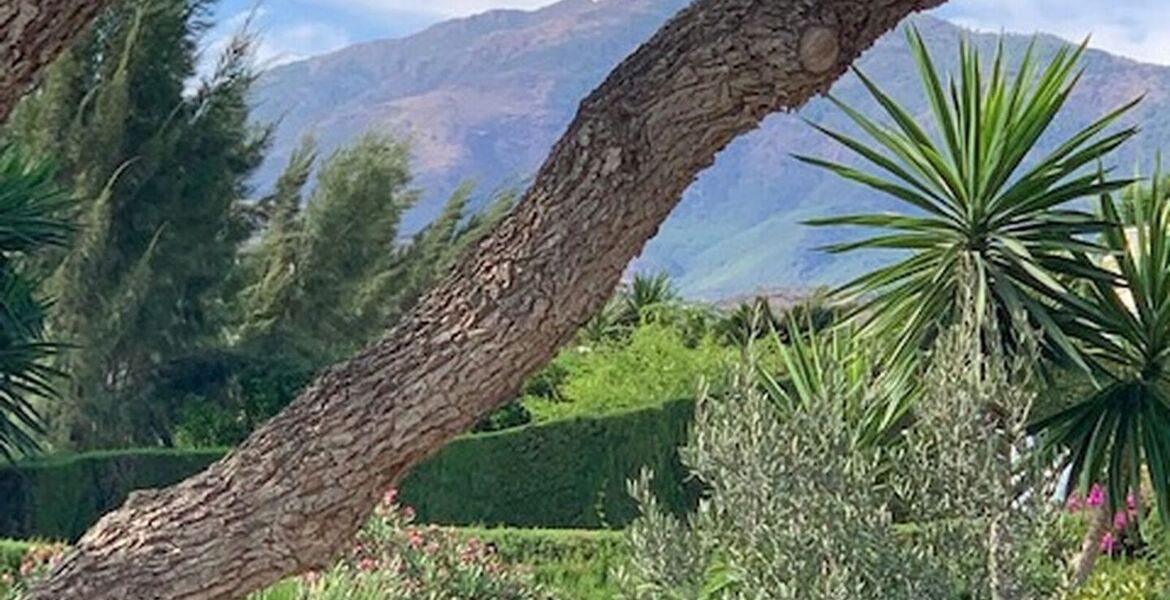 Вилла в El Paraíso Estepona с потрясающим видом