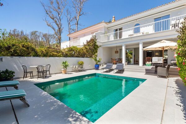 Charmante Maison de Ville avec Piscine Privée à Guadalmina