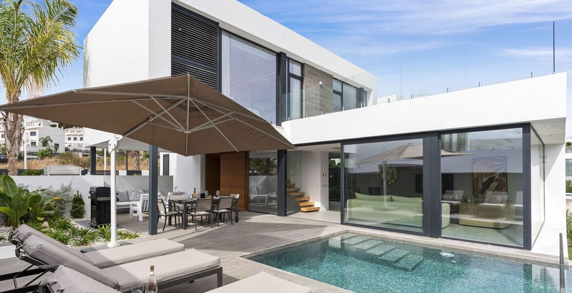 Luxury Frontline Golf Villa with Modern Elegance