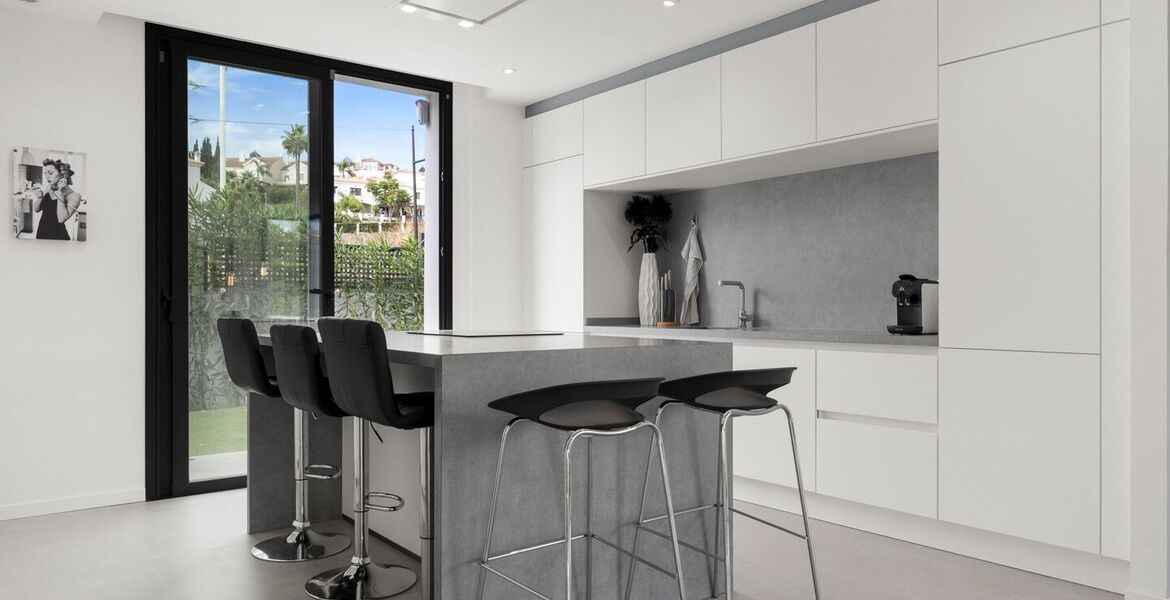 Luxury Frontline Golf Villa with Modern Elegance