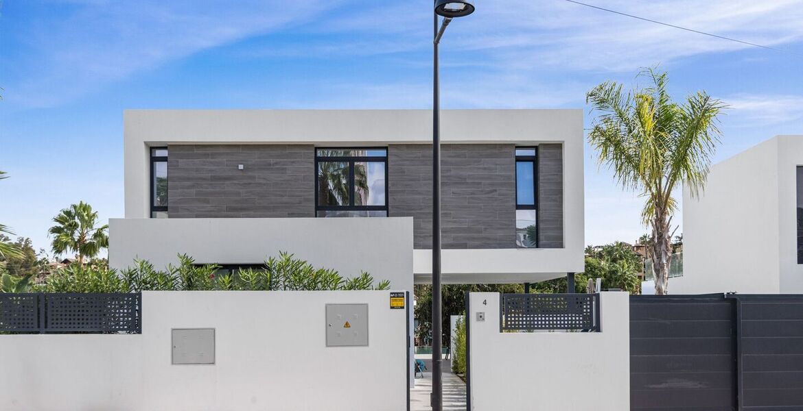 Luxury Frontline Golf Villa with Modern Elegance