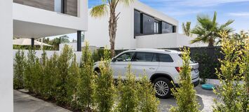 Luxury Frontline Golf Villa with Modern Elegance