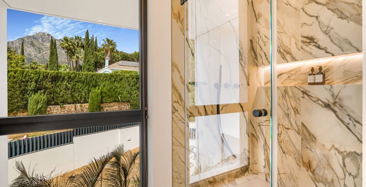 Villa de Luxe avec Vue sur la Mer et la Montagne