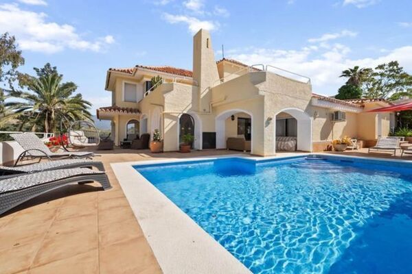 Villa de Luxe à Las Lomas de Nueva Andalucia