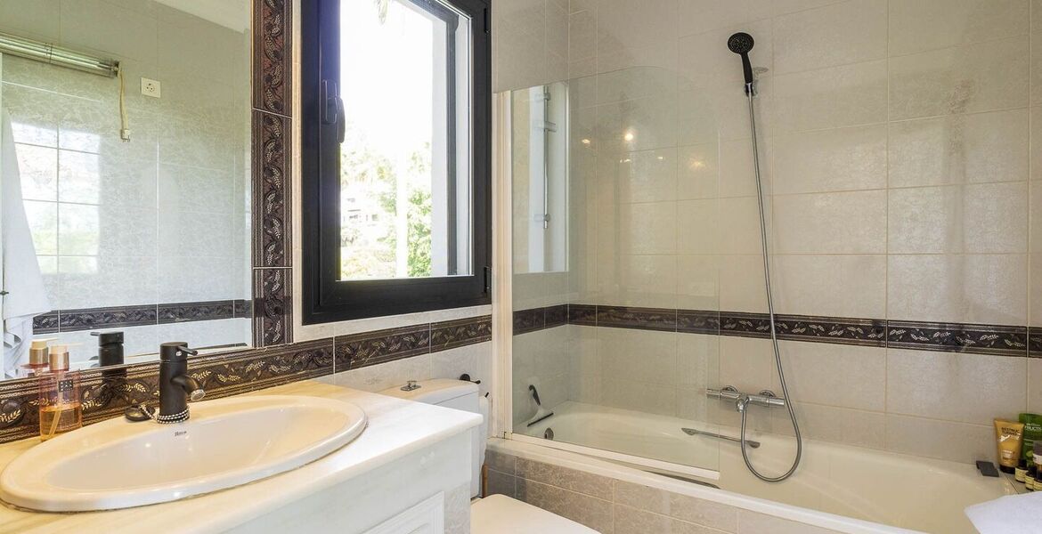 Villa luxueuse avec vue imprenable à Estepona