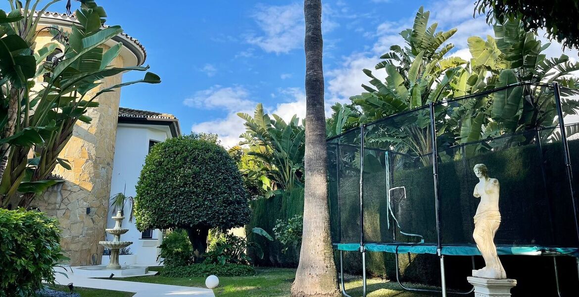 Villa luxueuse avec vue imprenable à Estepona