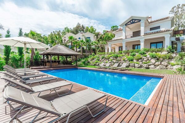 Luxueuse Villa Moderne Près des Terrains de Golf de Marbella