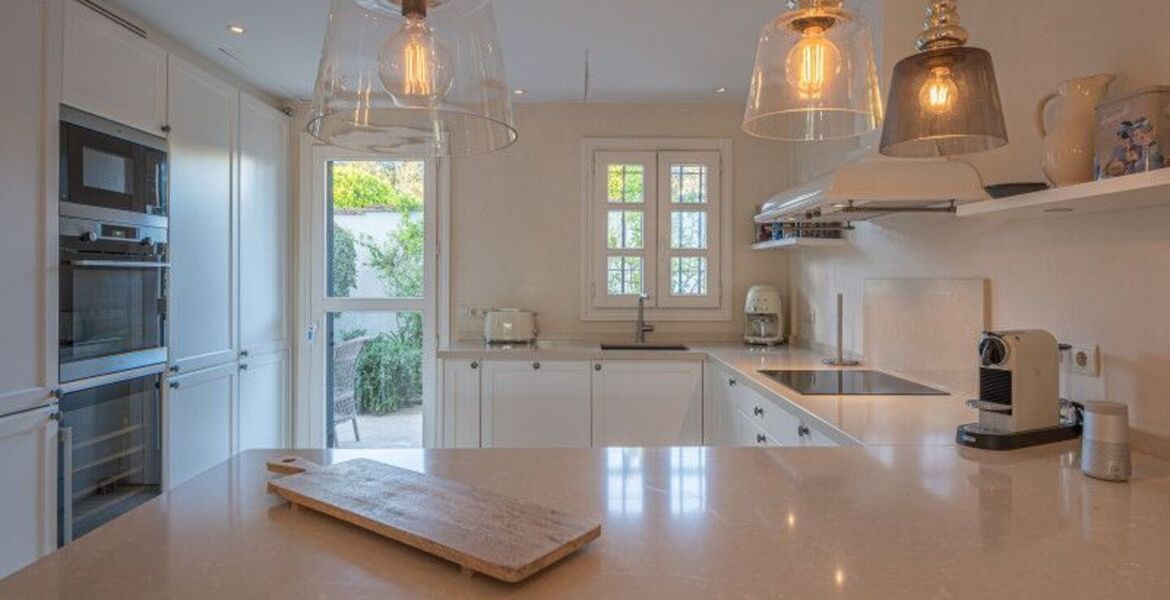 Two-bedroom ground floor apartment for rent in Marbella