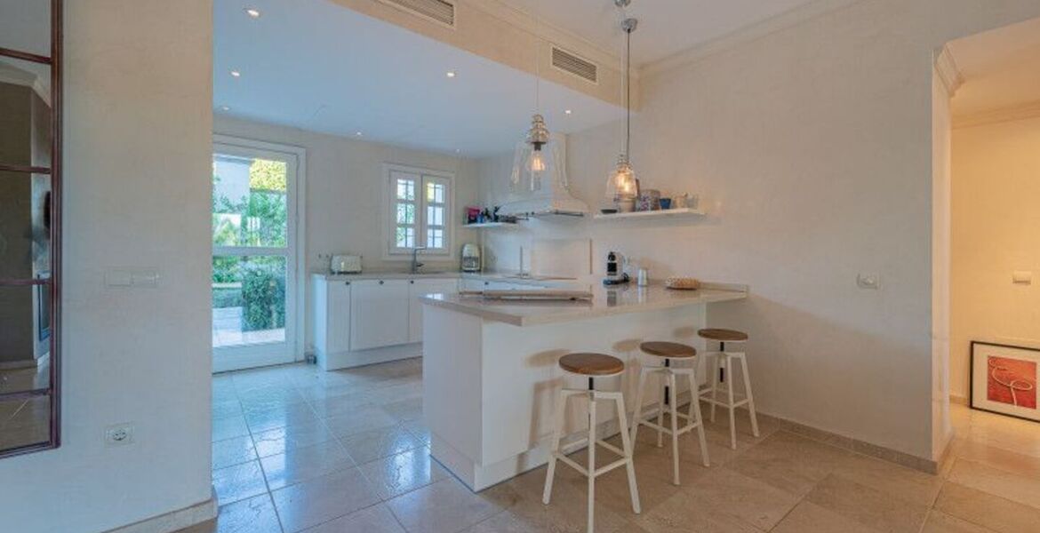 Two-bedroom ground floor apartment for rent in Marbella