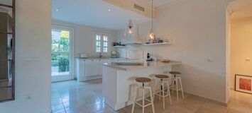 Two-bedroom ground floor apartment for rent in Marbella