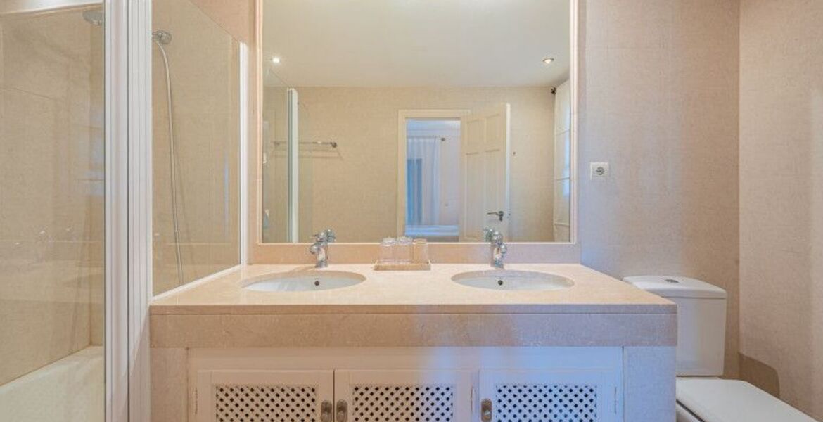 Two-bedroom ground floor apartment for rent in Marbella