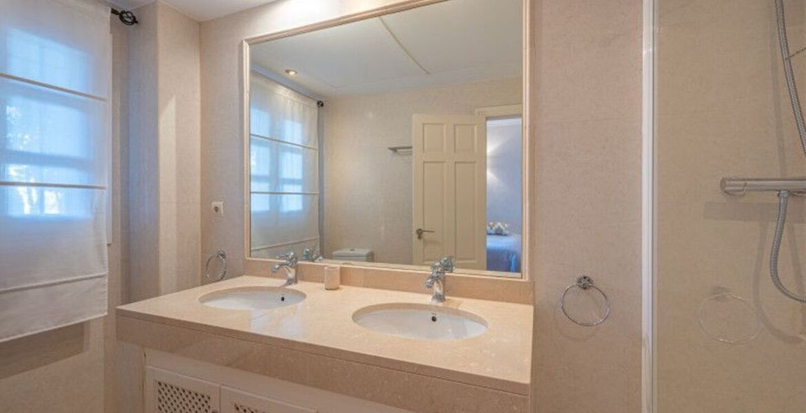 Two-bedroom ground floor apartment for rent in Marbella