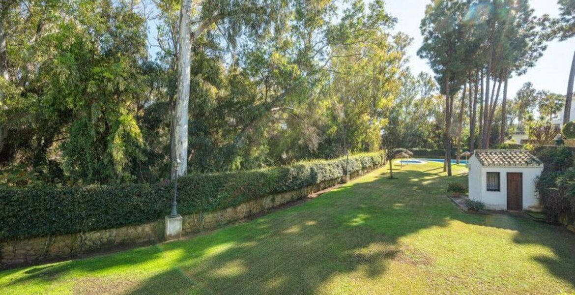 Two-bedroom ground floor apartment for rent in Marbella