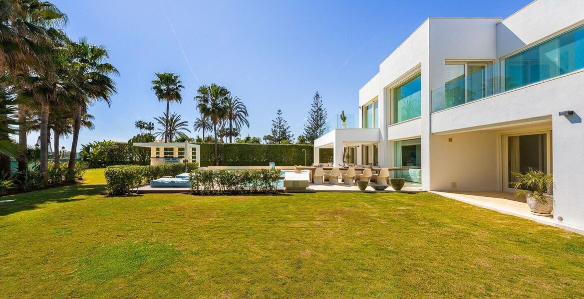 Вилла на берегу моря в аренду в Golden Mile Marbella
