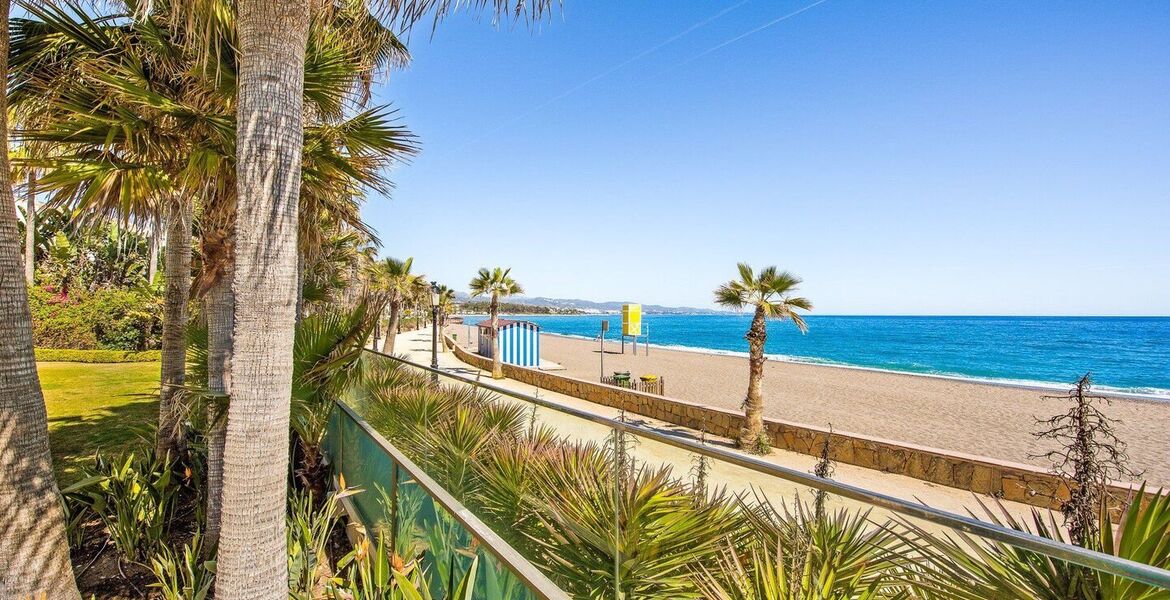 Вилла на берегу моря в аренду в Golden Mile Marbella