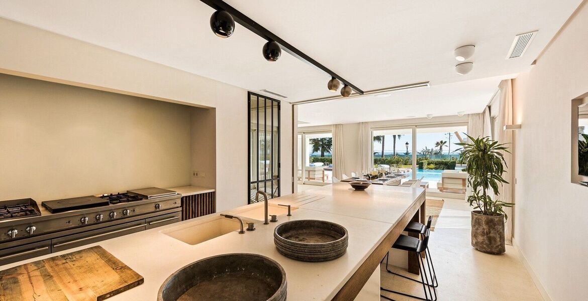 Вилла на берегу моря в аренду в Golden Mile Marbella