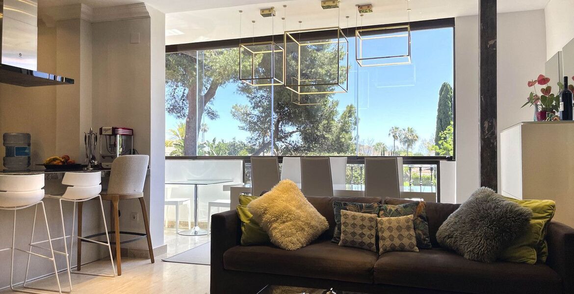 Espectacular apartamento de tres dormitorios junto a la playa en Estepona Blue Bay