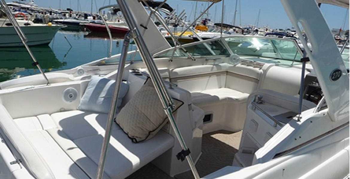 Yacht Rinker 270 Fiesta Vee à louer à Puerto Banús, Marbella