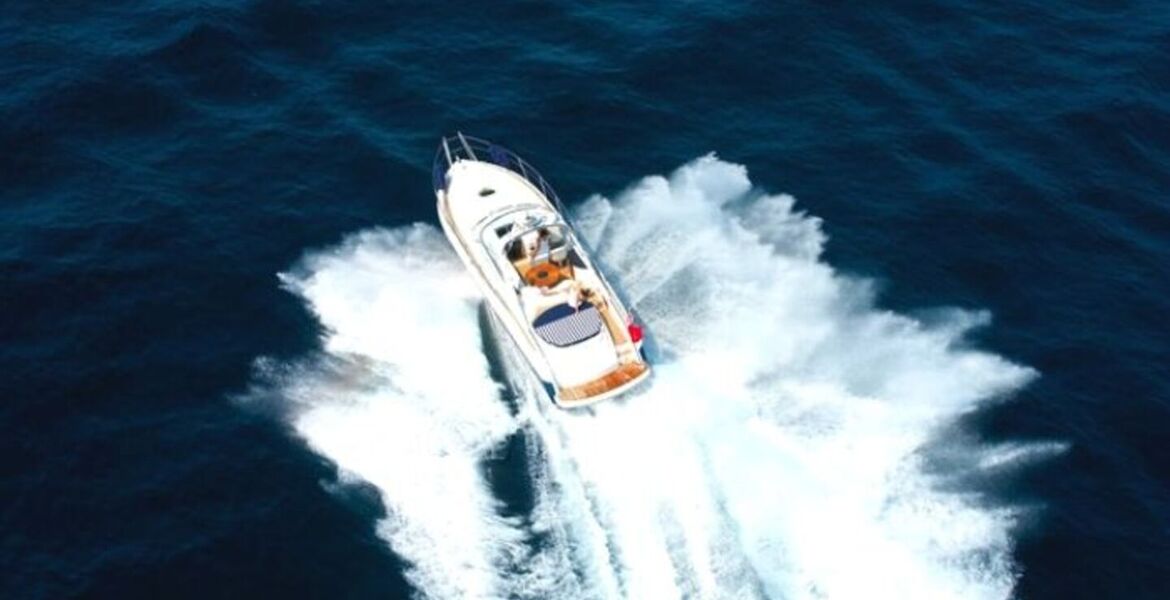 Yate Windy 42 Grand Bora en alquiler en Puerto Banús.