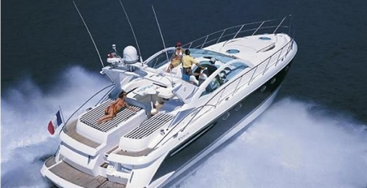 Яхта Fairline Targa 48 в аренду в Пуэрто Банус, Марбелья.