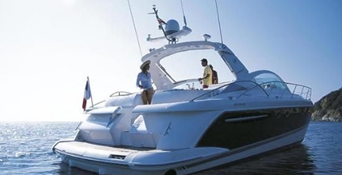 Yacht Fairline Targa 48 for rental in Puerto Banús, Marbella