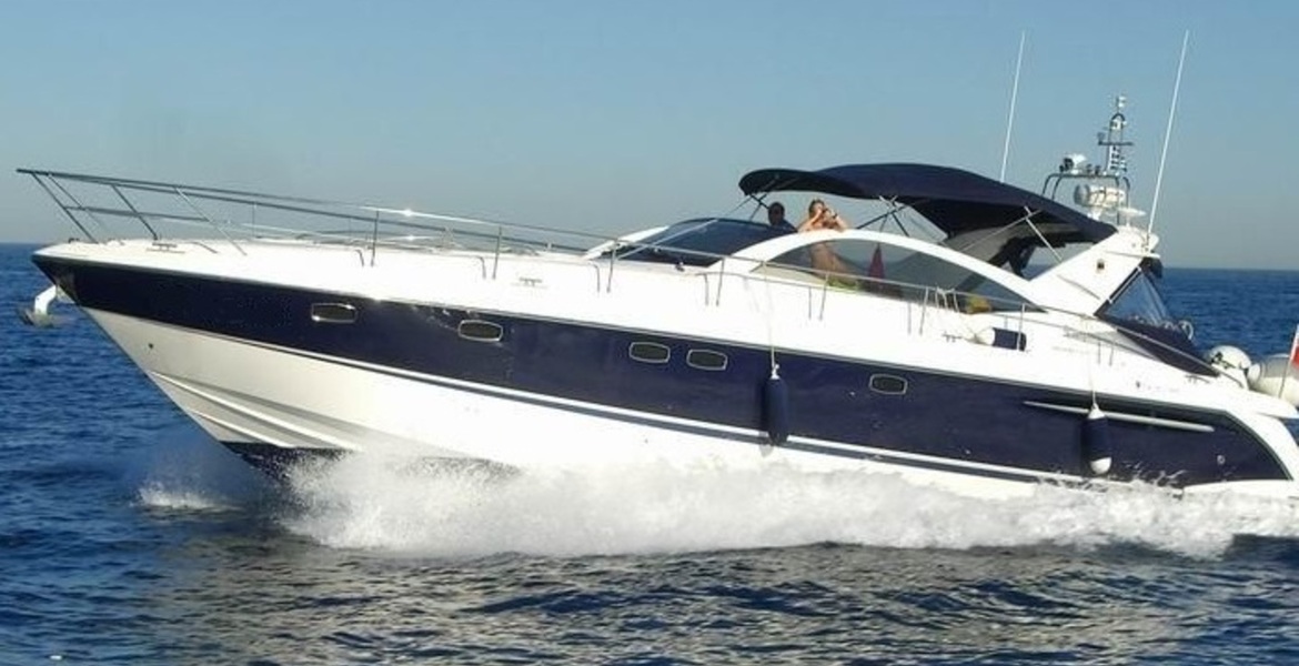 Yacht Fairline Targa 48 à louer à Puerto Banús, Marbella. 