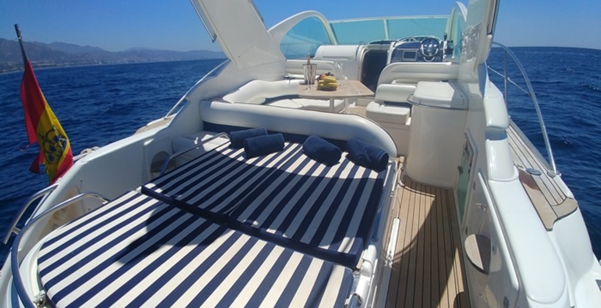 Yacht Fairline Targa 48 for rental in Puerto Banús, Marbella