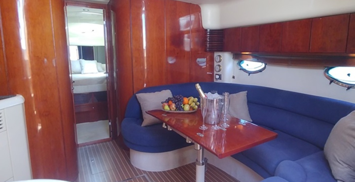 Яхта Fairline Targa 48 в аренду в Пуэрто Банус, Марбелья.