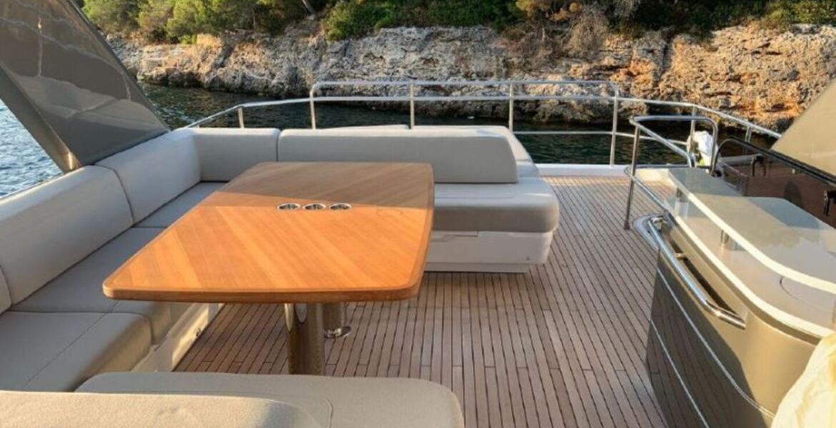 Yacht Princess F70 for rental in Puerto Banús, Marbella.