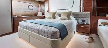 Yacht Princess F70 for rental in Puerto Banús, Marbella.