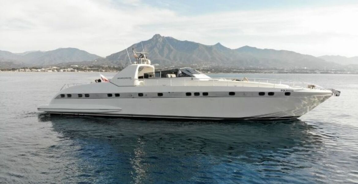 Yate Mangusta 80 en alquiler en Marbella, Puente Banus.