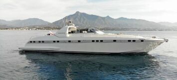 Yate Mangusta 80 en alquiler en Marbella, Puente Banus.